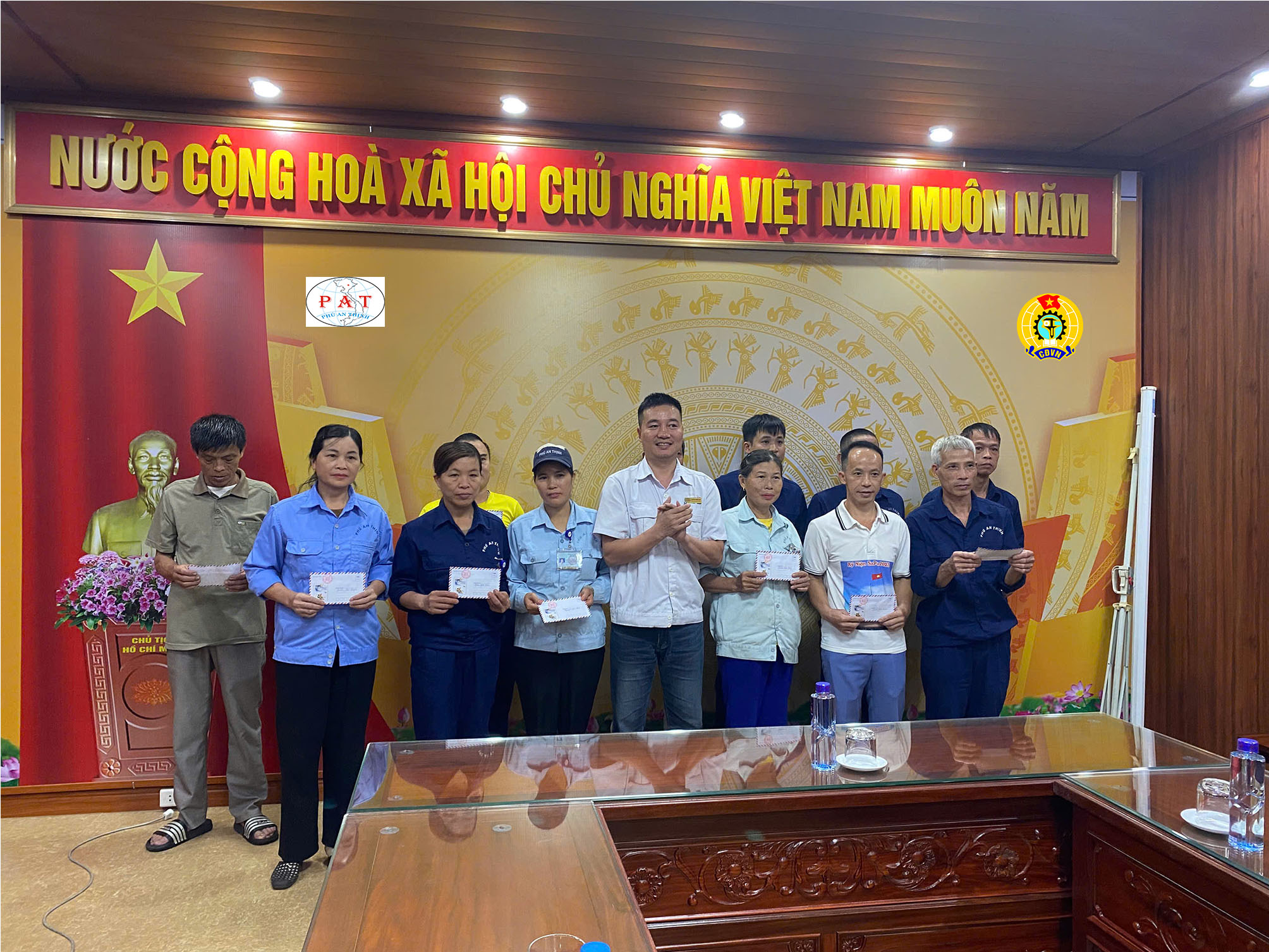 Gặp mặt, hỗ trợ công nhân viên lao động bị ảnh hưởng bởi cơn bão số 11 gây ra